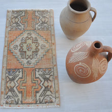 Load image into Gallery viewer, Vintage Rug