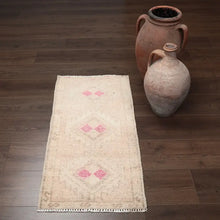 Load image into Gallery viewer, Vintage Rug