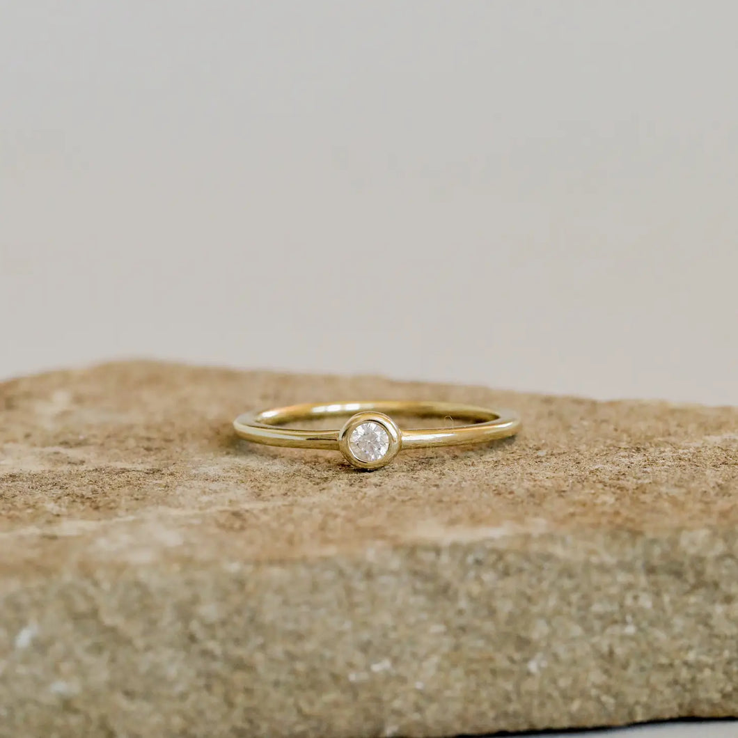 Simple Stud Ring